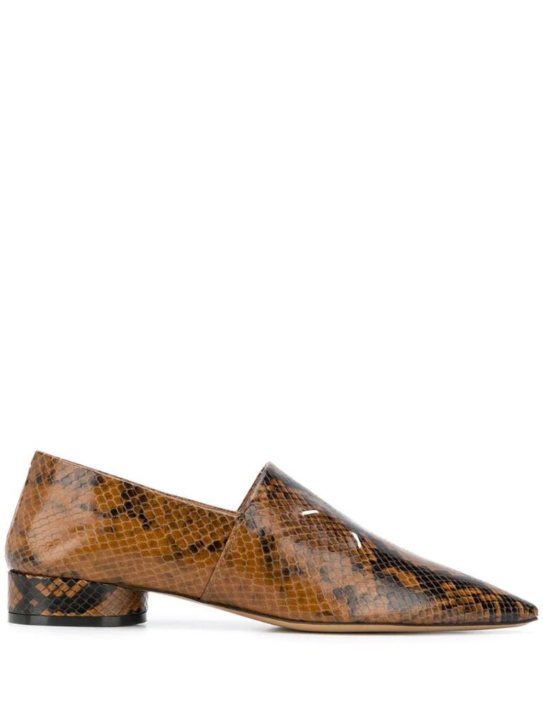 snakeskin-print pointed loafers