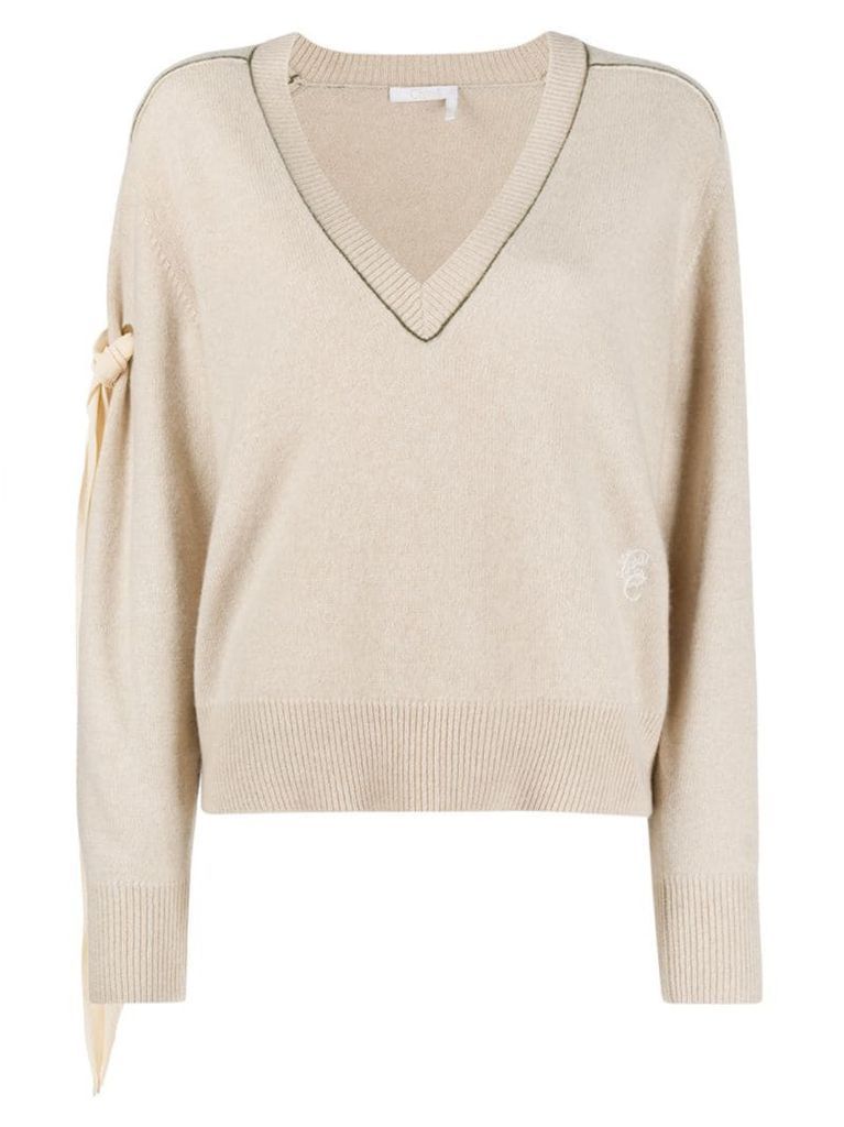 V-neck fine-knit jumper