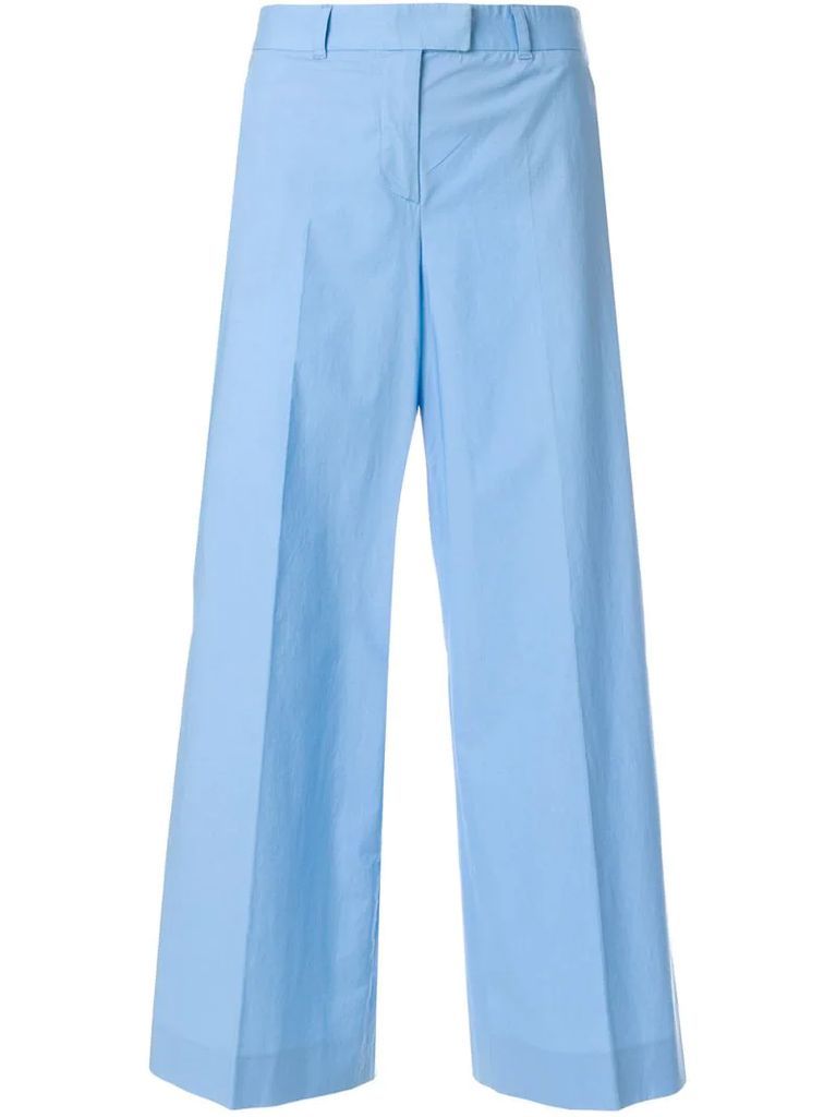 wide-legged cropped trousers
