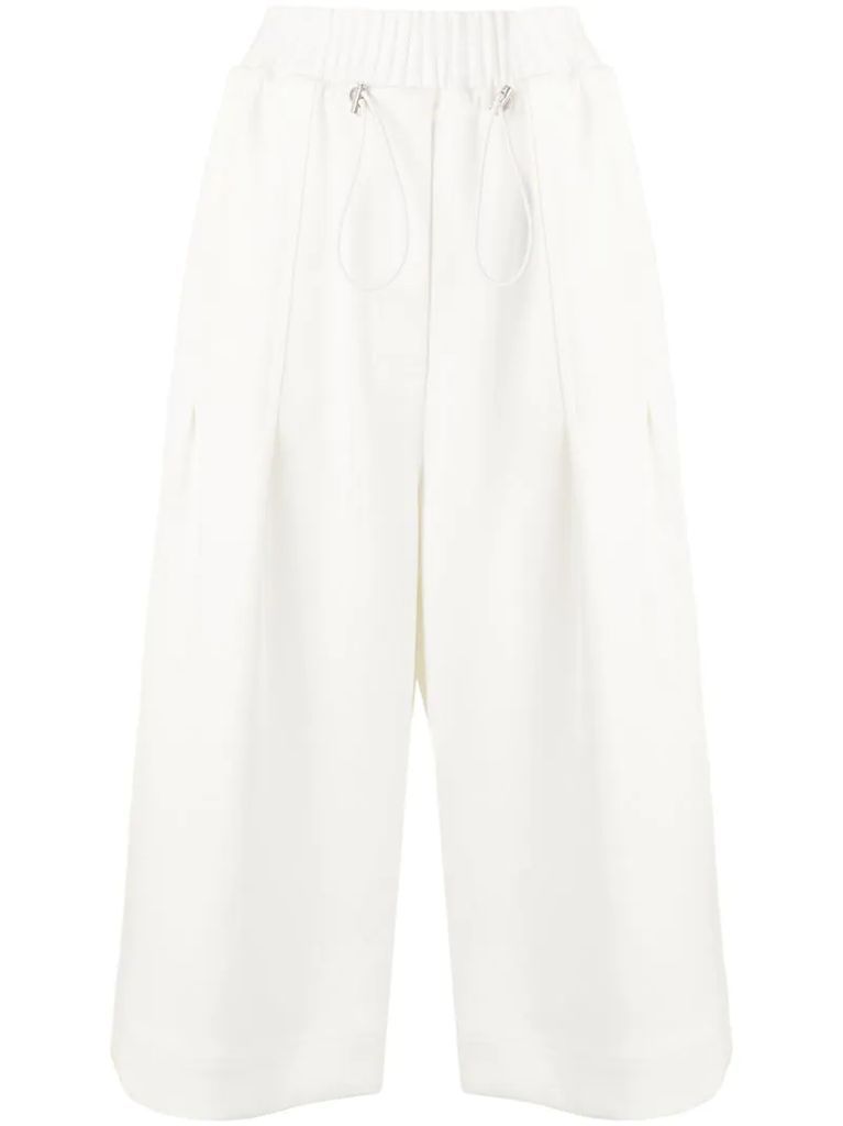 wide-leg cropped trousers