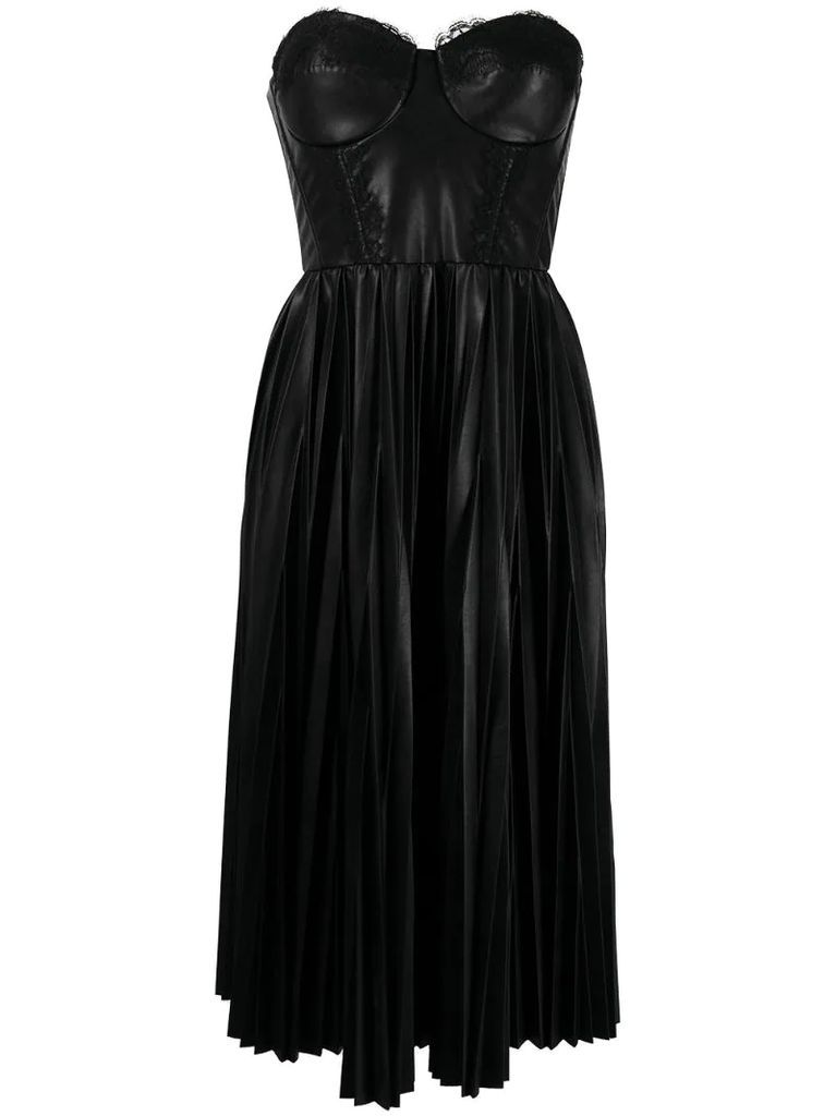 Dress with sweetheart neckline and pleats