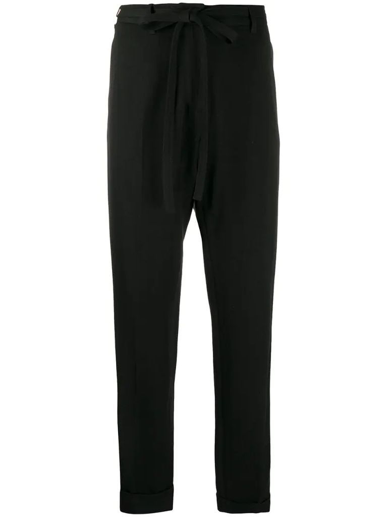 tied-waist tapered trousers