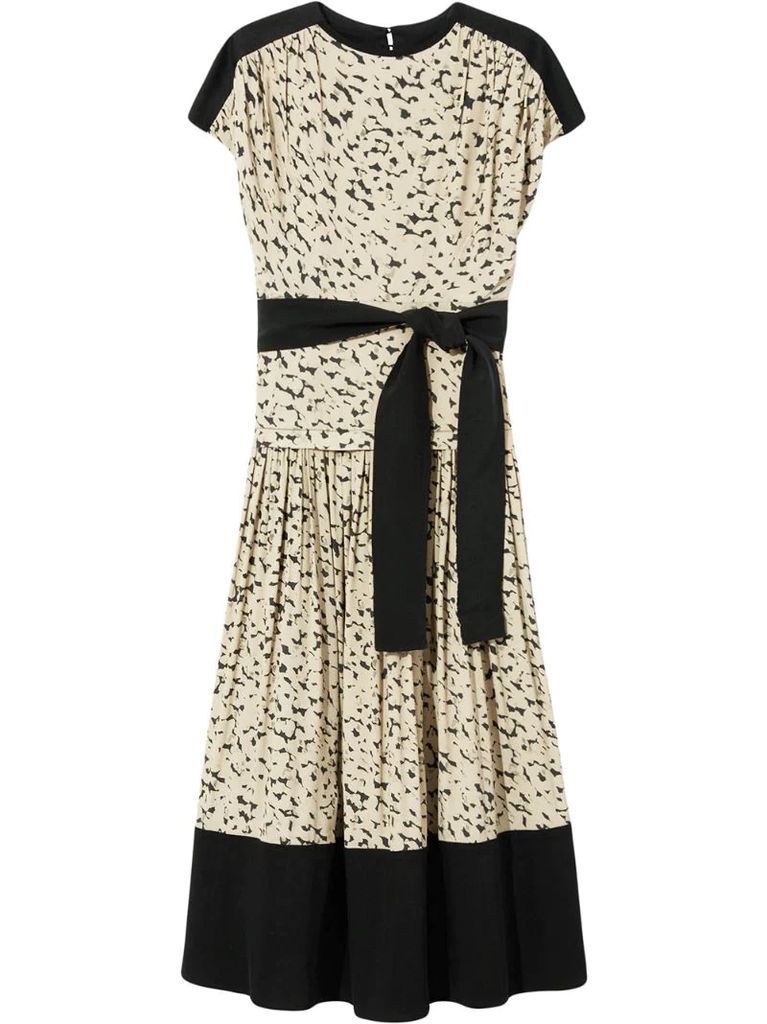 short-sleeved leopard print dress
