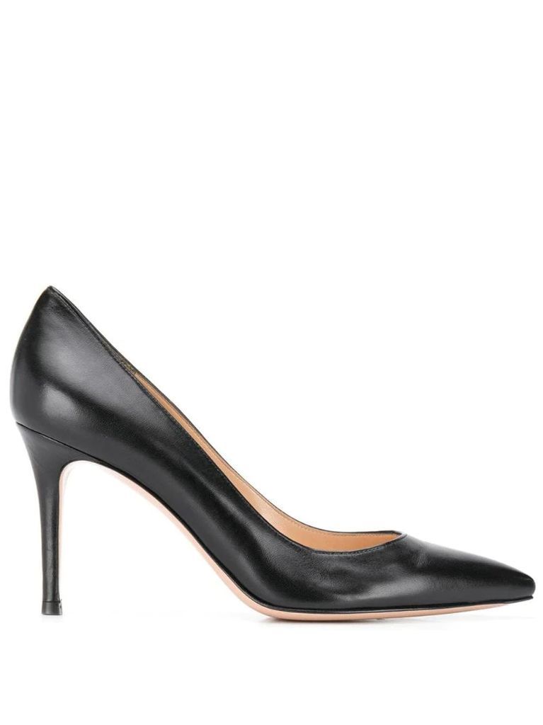 105 pointed pumps