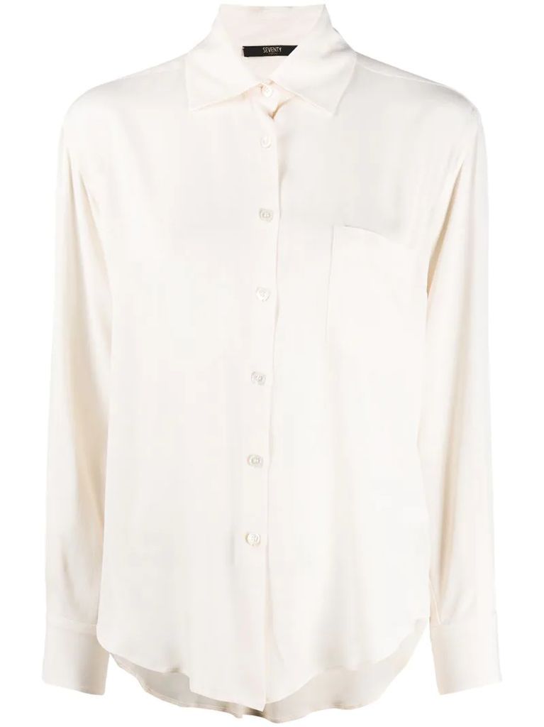 loose fit buttoned shirt