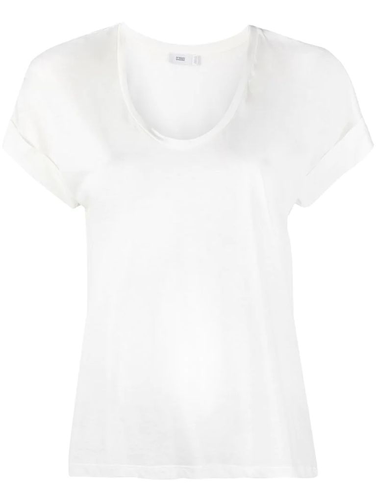 plain U-neck T-shirt