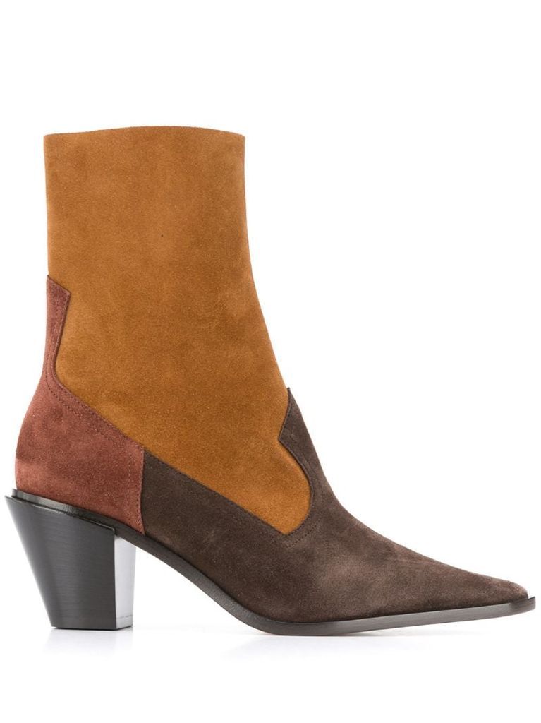 pointed toe cowboy boots