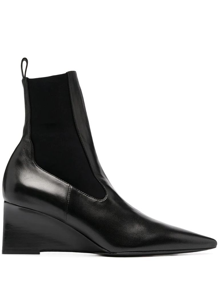 pointed toe boot