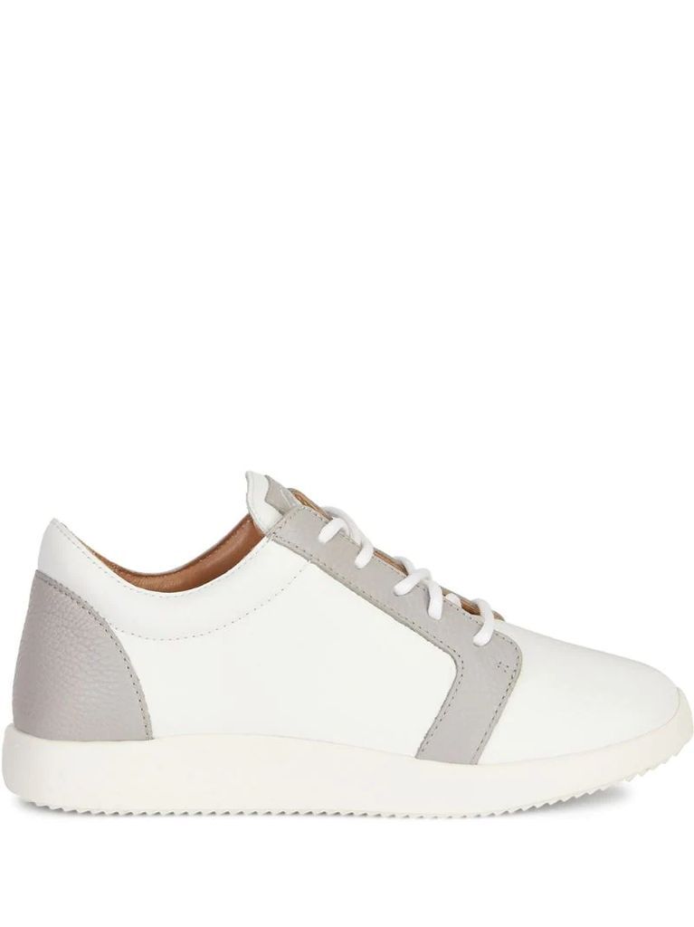 two-tone detail low-top sneakers