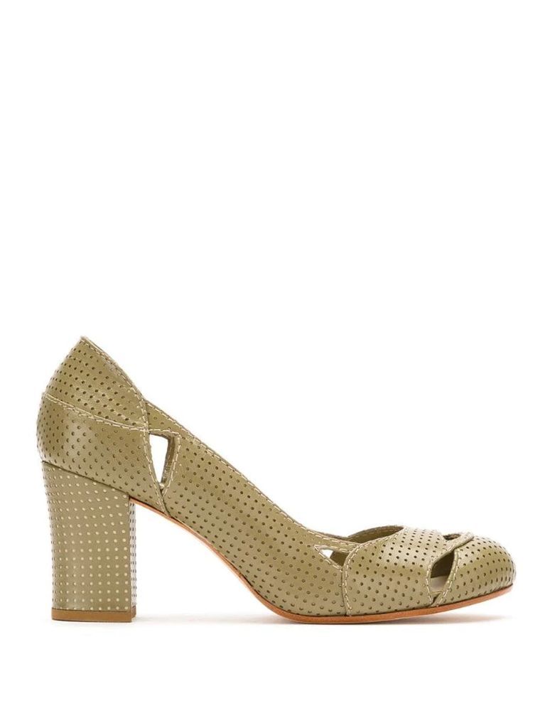 Bruxelas perforated leather pumps