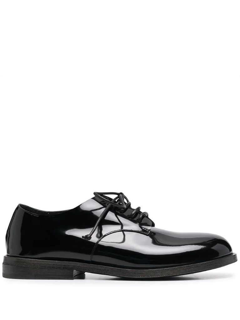 lace-up round toe brogues