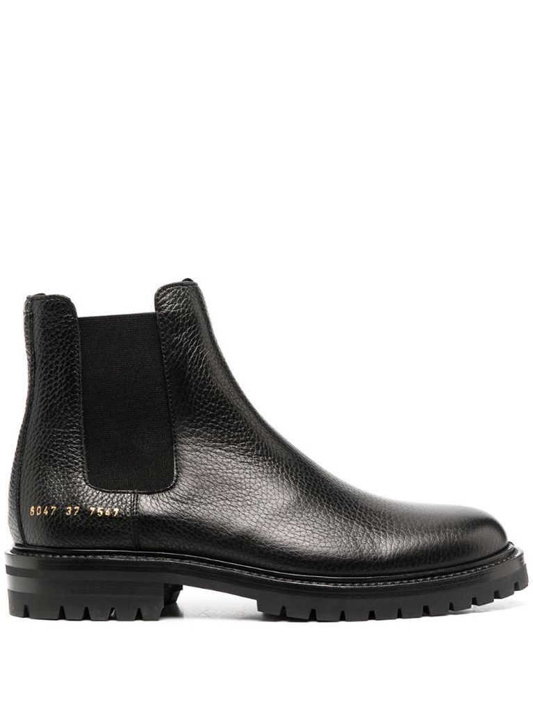 ankle-length Chelsea boots