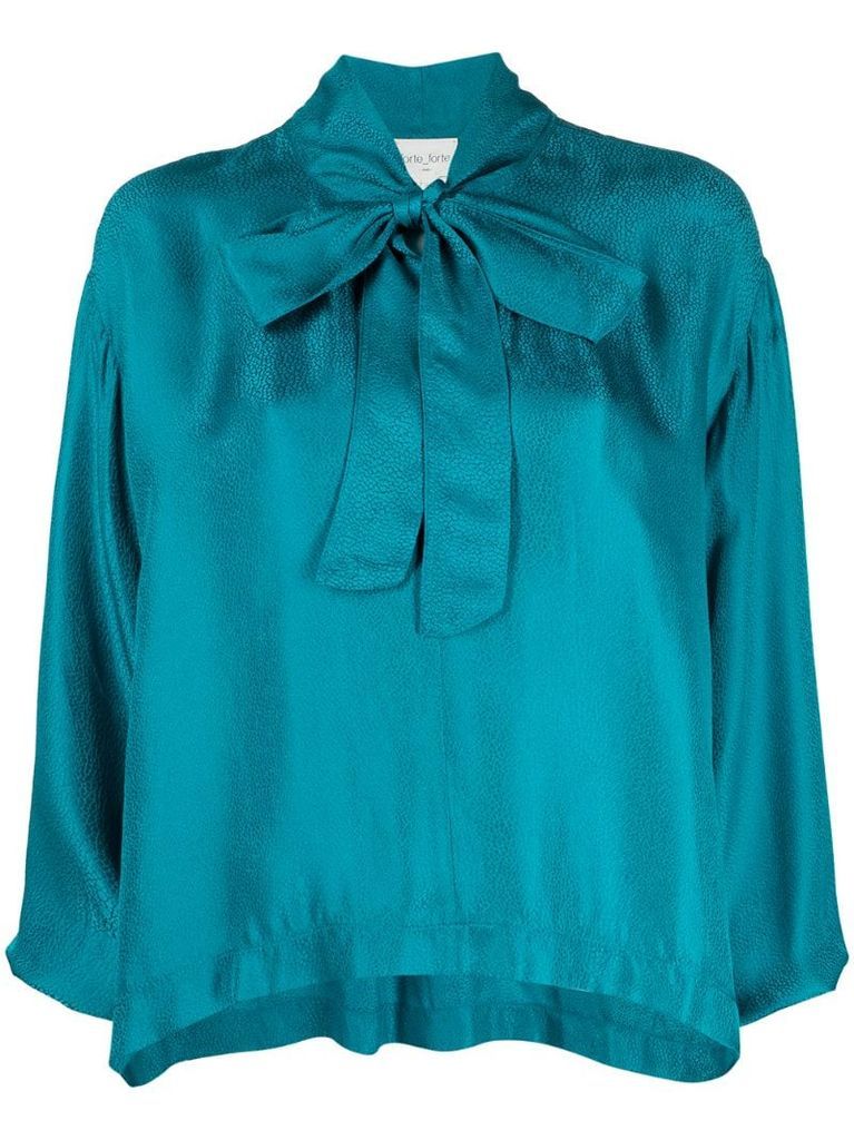 bow-fastening long-sleeve blouse