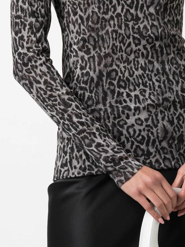 leopard-print fitted top