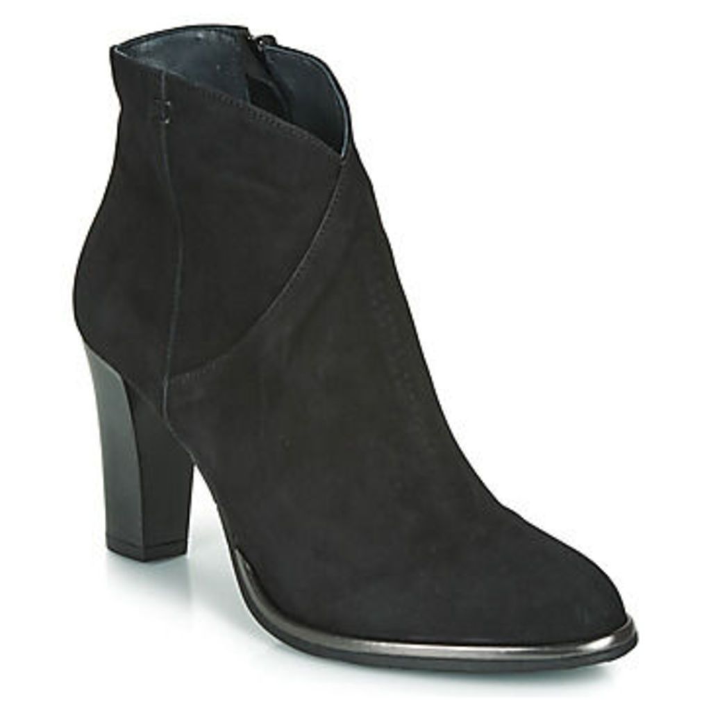 PLOUTAS  women's Low Ankle Boots in Black