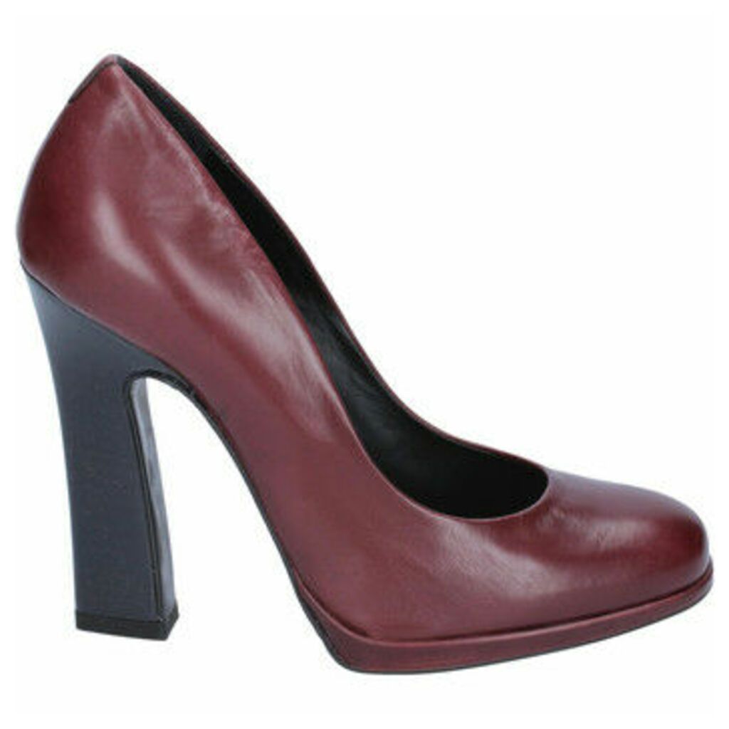 courts burgundy leather AK784  women's Court Shoes in Red