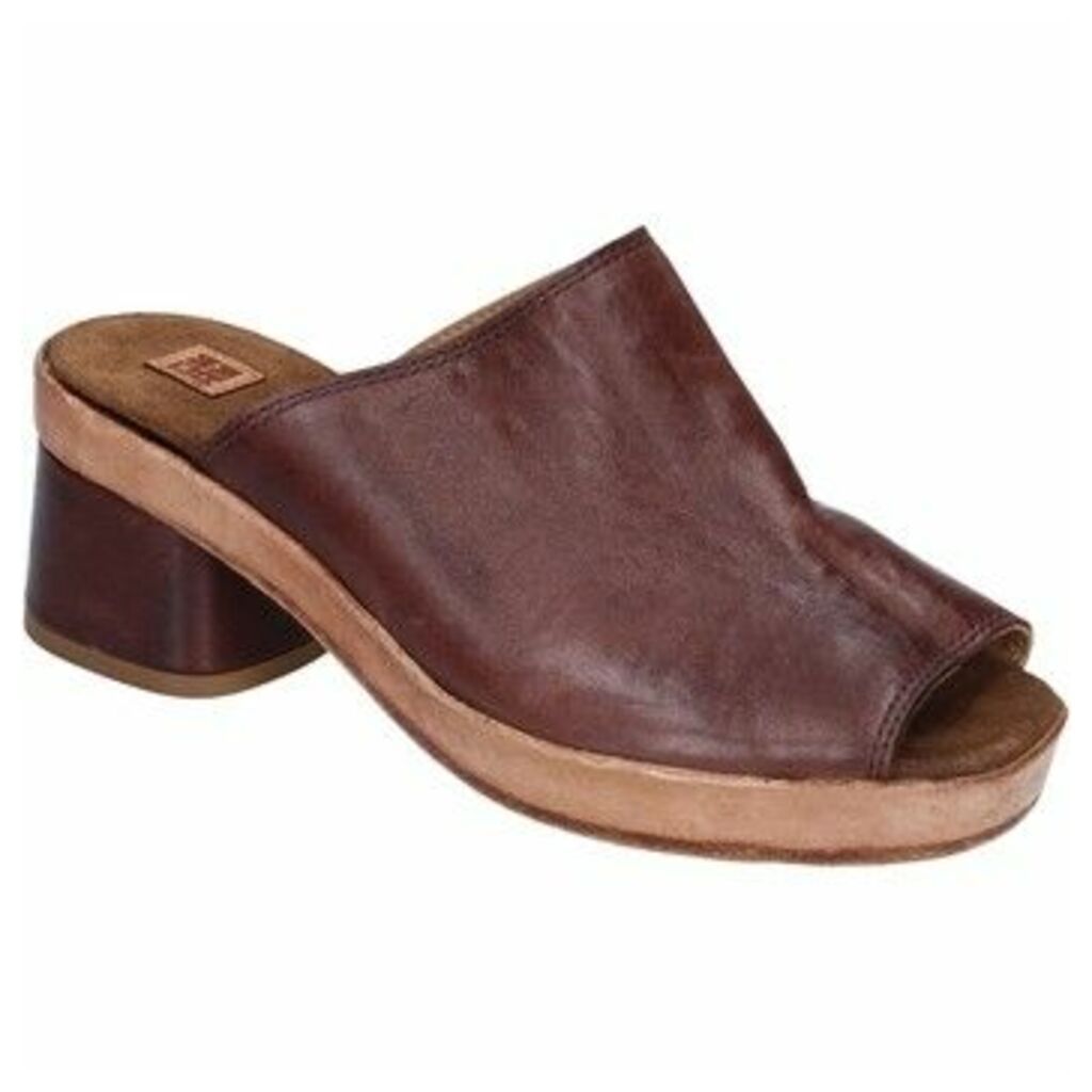 sandals leather  women's Mules / Casual Shoes in Brown