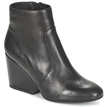 TOOTS  women's Low Ankle Boots in Black