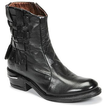 IGNIX  women's Mid Boots in Black. Sizes available:7,8