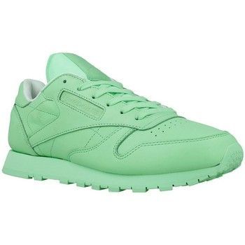 Classic Leather Pastels X Spirit Green  women's Shoes (Trainers) in Green