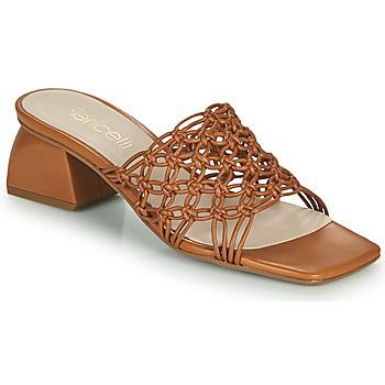 TELIA  women's Mules / Casual Shoes in Brown