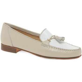 Poppy Womens Moccasins  women's Loafers / Casual Shoes in Beige. Sizes available:4,5,7