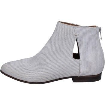 BR921  women's Low Ankle Boots in White