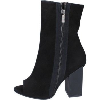 BM23  women's Low Ankle Boots in Black