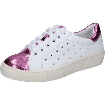 BS78  women's Trainers in White