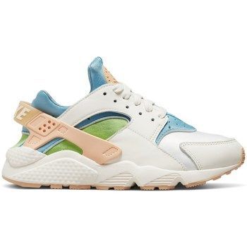 Air Huarache SE  women's Shoes (Trainers) in White