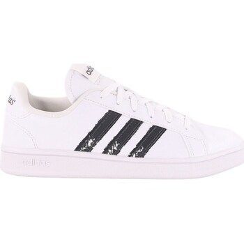 Grand Court Beyond  women's Shoes (Trainers) in White