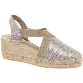 Triton Womens Espadrilles  women's Espadrilles / Casual Shoes in Gold. Sizes available:4,5,6