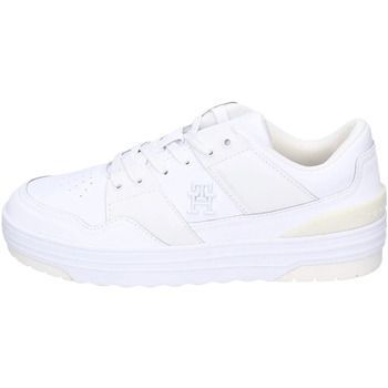 EY84  women's Trainers in White