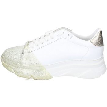 EY150  women's Trainers in White