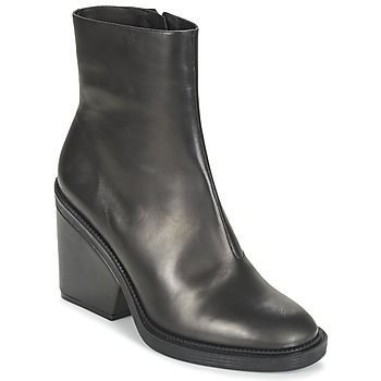 BABE  women's Low Ankle Boots in Black
