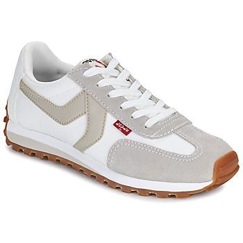 Levis  STRYDER RED TAB S  women's Shoes (Trainers) in White