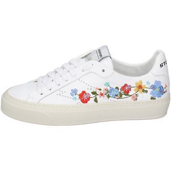 EY867  women's Trainers in White