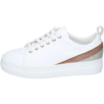 EY869  women's Trainers in White