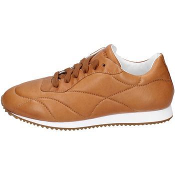 EY880  women's Trainers in Brown
