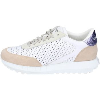 EY885  women's Trainers in White