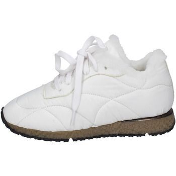 EY950  women's Trainers in White
