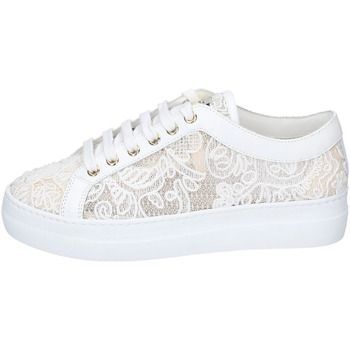 EY971  women's Trainers in White