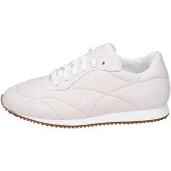 EY973  women's Trainers in White