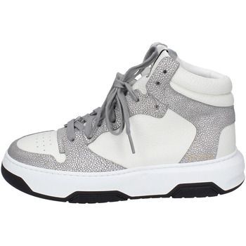 EY981  women's Trainers in White