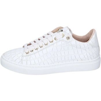 EX111  women's Trainers in White