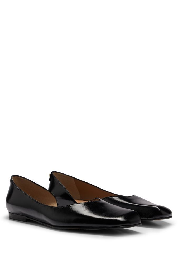 Ballerina flats in leather with asymmetric design