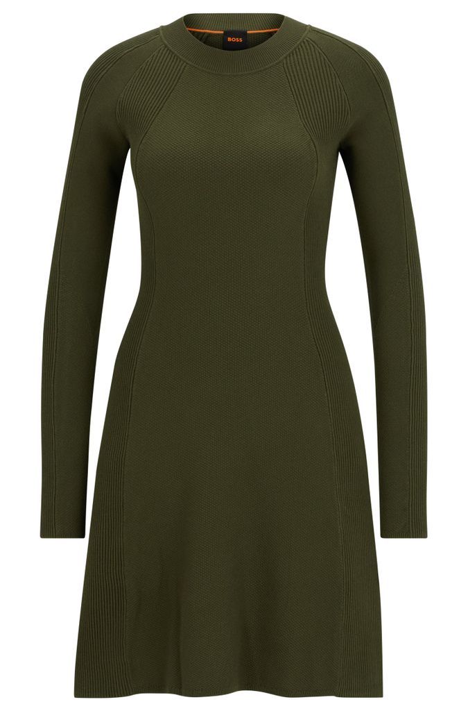 Slim-fit long-sleeved dress with mixed structures