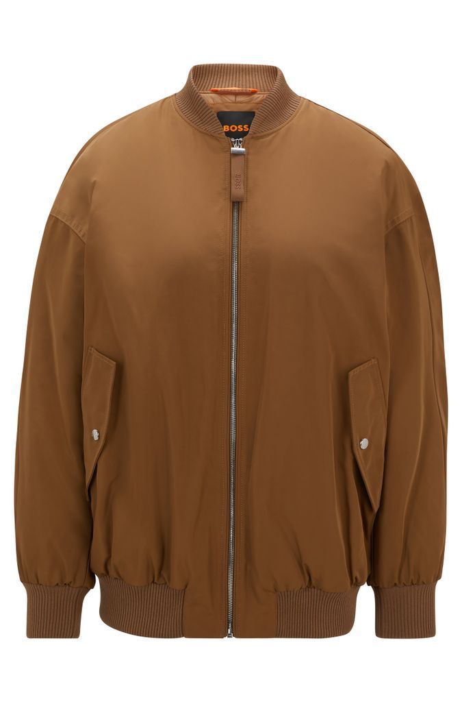Water-repellent jacket with branded zip puller