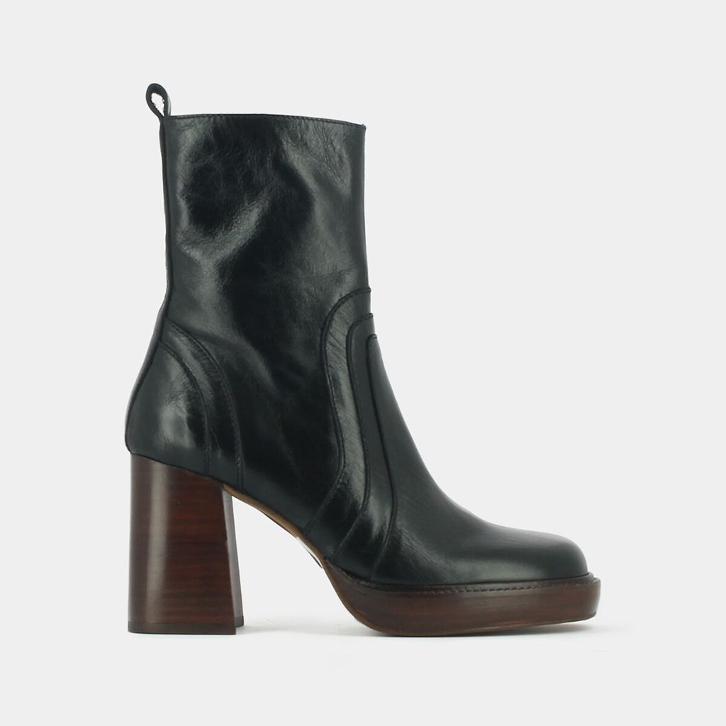 Brise Ankle Boots in Distressed Leather with Block Heel