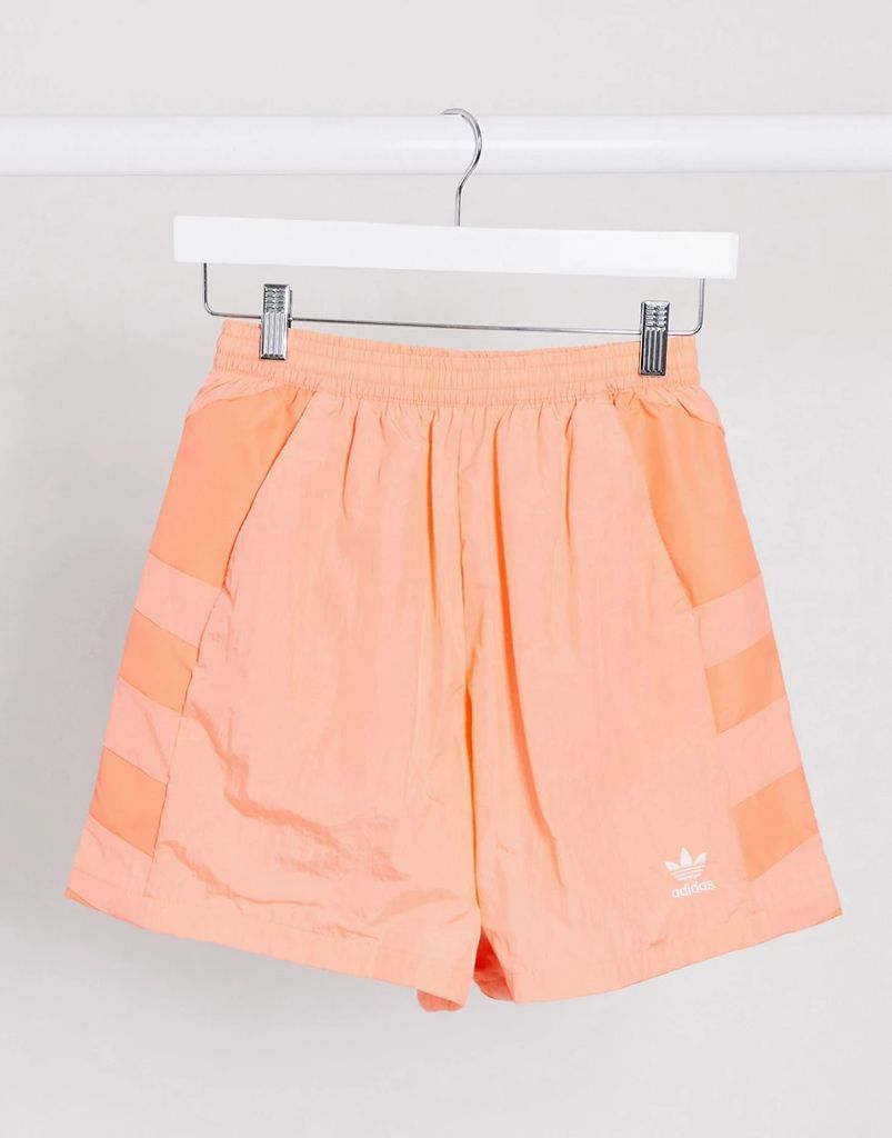 adicolor large logo shorts in coral-Pink